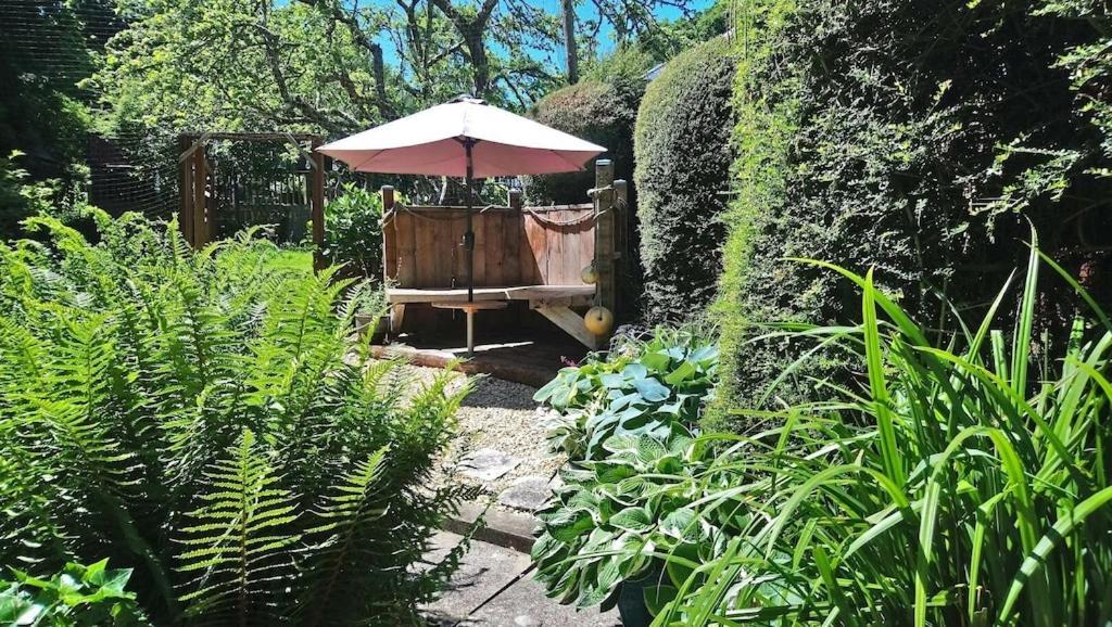 'Monktonmead Lodge' In Secluded Setting, With Private Indoor Pool. Ryde  Luaran gambar