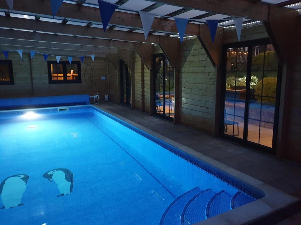 'Monktonmead Lodge' In Secluded Setting, With Private Indoor Pool. Ryde  Luaran gambar