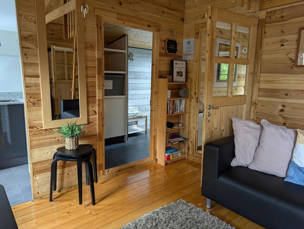 'Monktonmead Lodge' In Secluded Setting, With Private Indoor Pool. Ryde  Luaran gambar